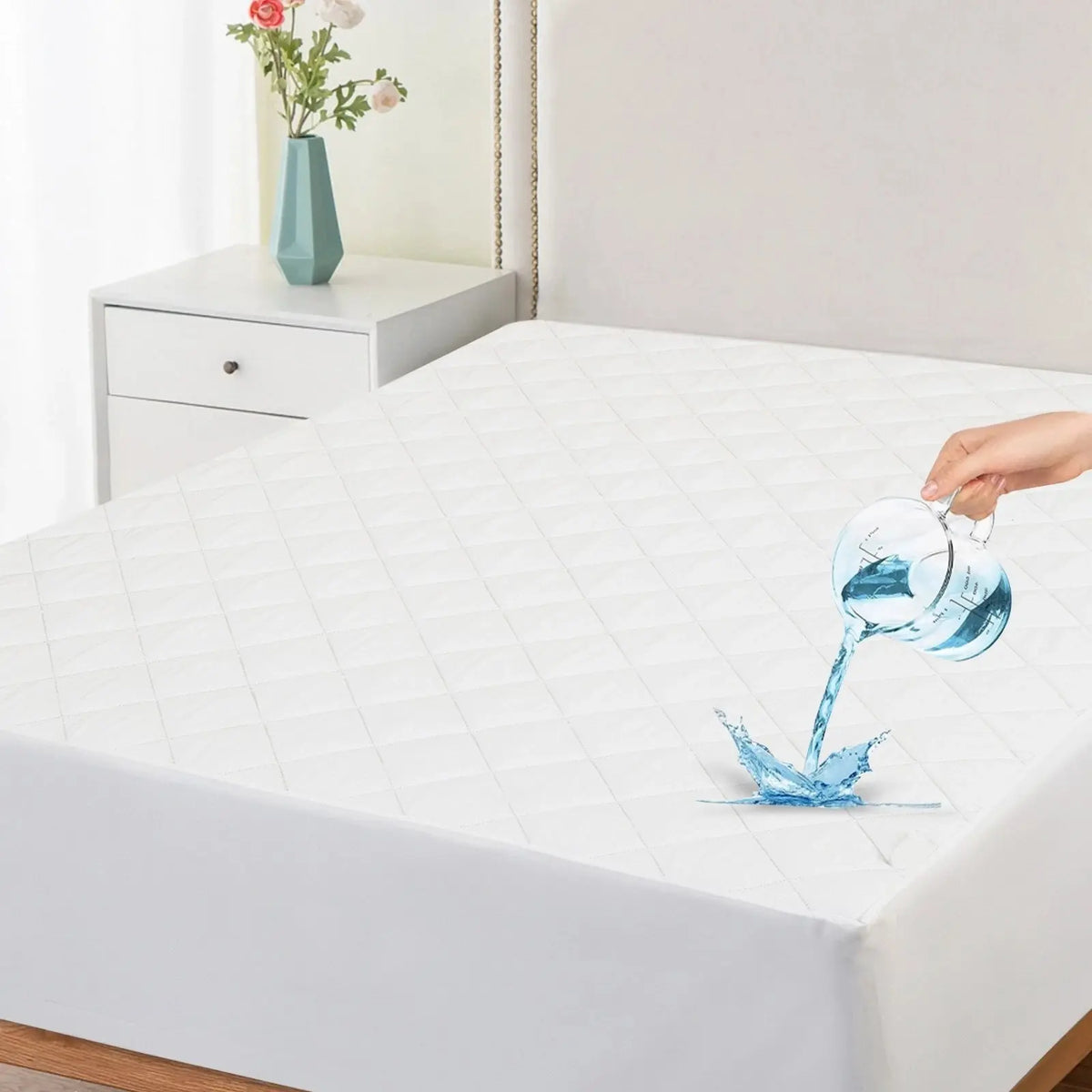 Waterproof Mattress Protector Stretchable Fitted Quilted Mattress Cover Deep Pocket up to 16in Durable Fitted Bed Cover Size Mattress Pad Covers soft and fluffy