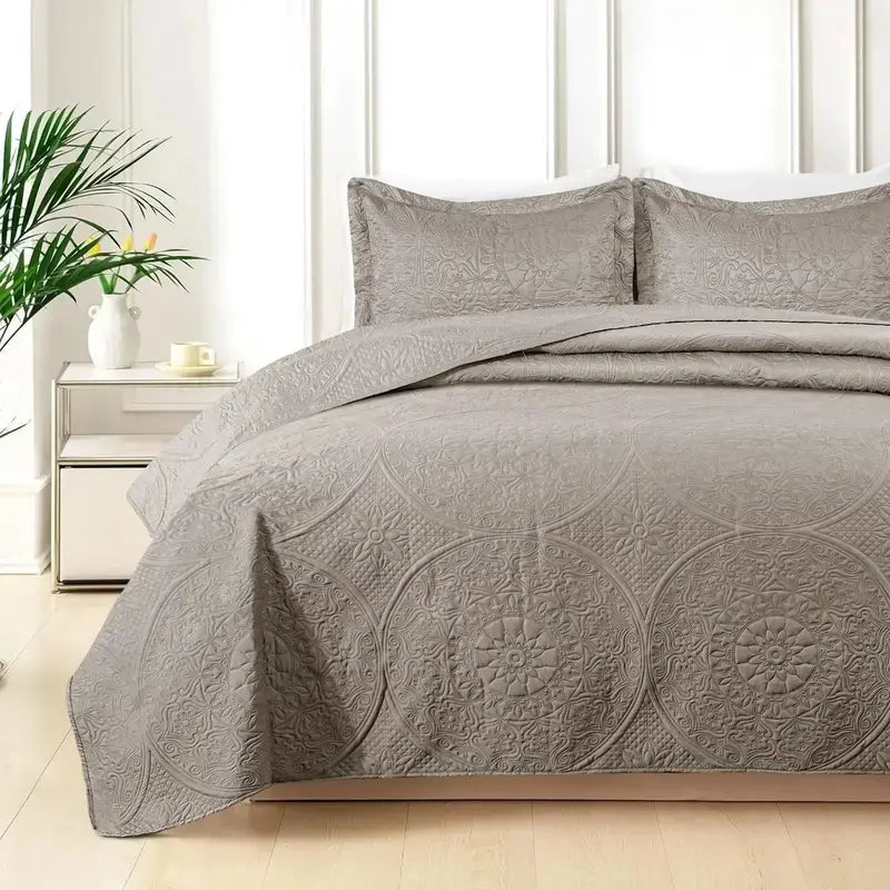 Lightweight Quilted Bedspread Set - 3-Piece Oversized Bedding with 2 Matching Pillow Shams, Cooling, Breathable, Wrinkle-Resistant, Durable, All Sizes, Ideal for Bedding Decor & Gifting