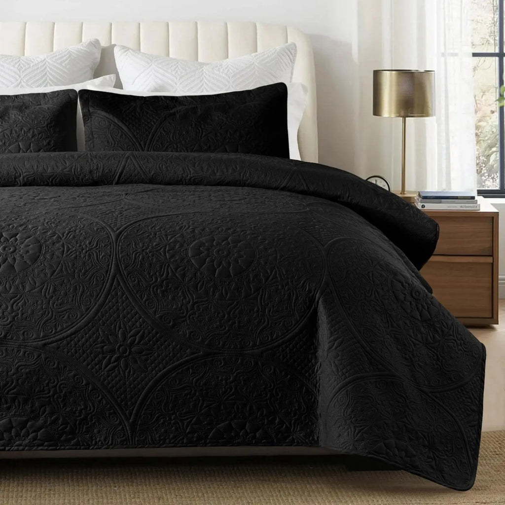 Lightweight Quilted Bedspread Set - 3-Piece Oversized Bedding with 2 Matching Pillow Shams, Cooling, Breathable, Wrinkle-Resistant, Durable, All Sizes, Ideal for Bedding Decor & Gifting