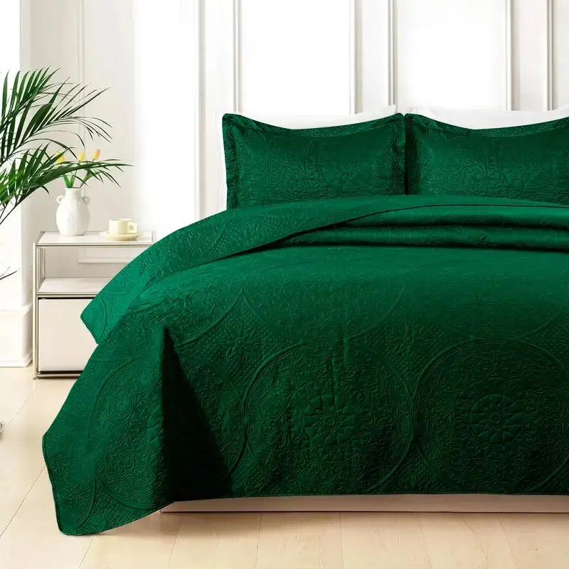 Lightweight Quilted Bedspread Set - 3-Piece Oversized Bedding with 2 Matching Pillow Shams, Cooling, Breathable, Wrinkle-Resistant, Durable, All Sizes, Ideal for Bedding Decor & Gifting